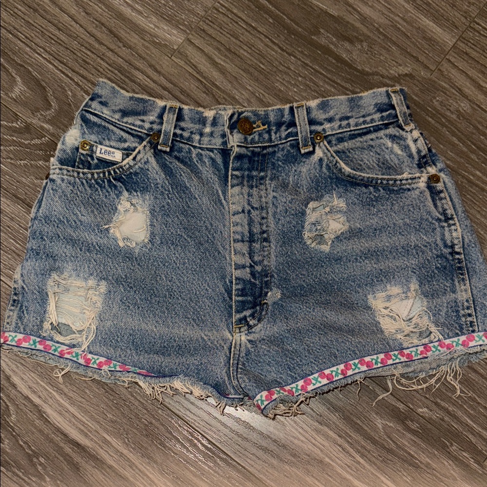 Lee vintage distressed Denim Shorts with cherry Trim